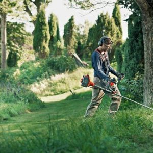 Débroussailleuse thermique HUSQVARNA 122R – 21,7 cm³ – Coupe 43 cm
